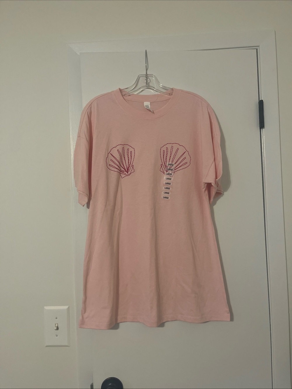 Unbranded Pink Shell Graphic Short Sleeve Tee